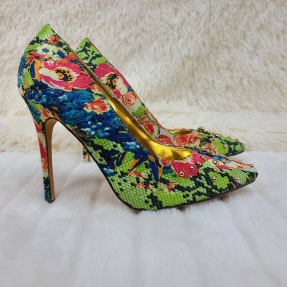 * Mona Mia Vibrant Multi Color Floral & Snake Pattern 4.5" High Heel Pumps - Picture 4 of 6